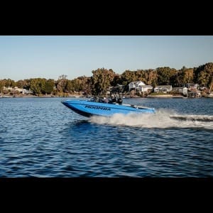 2020 Moomba Makai: Subfloor Ballast Surf and Wakeboard Boat