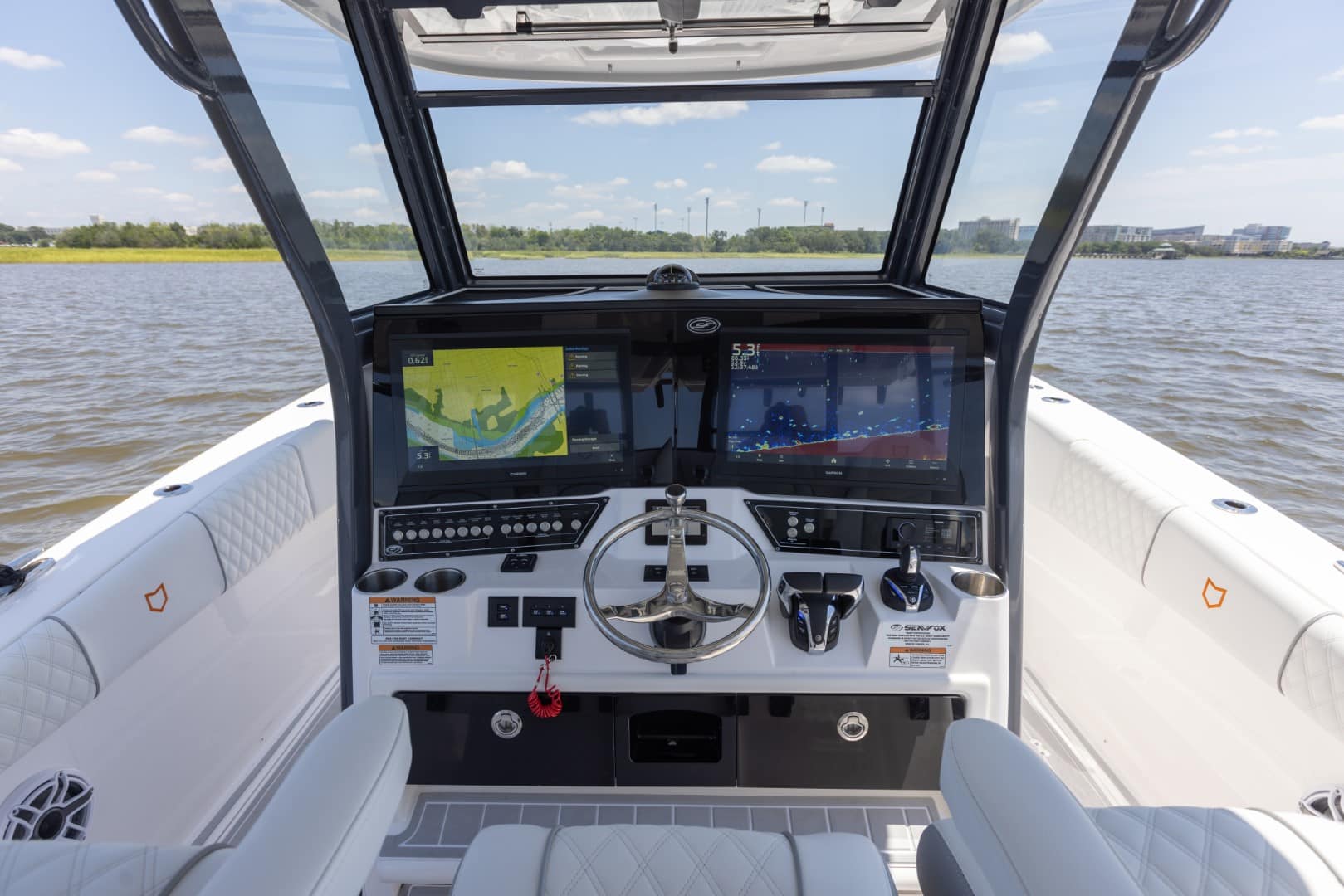 Sea Fox 368 Commander helm