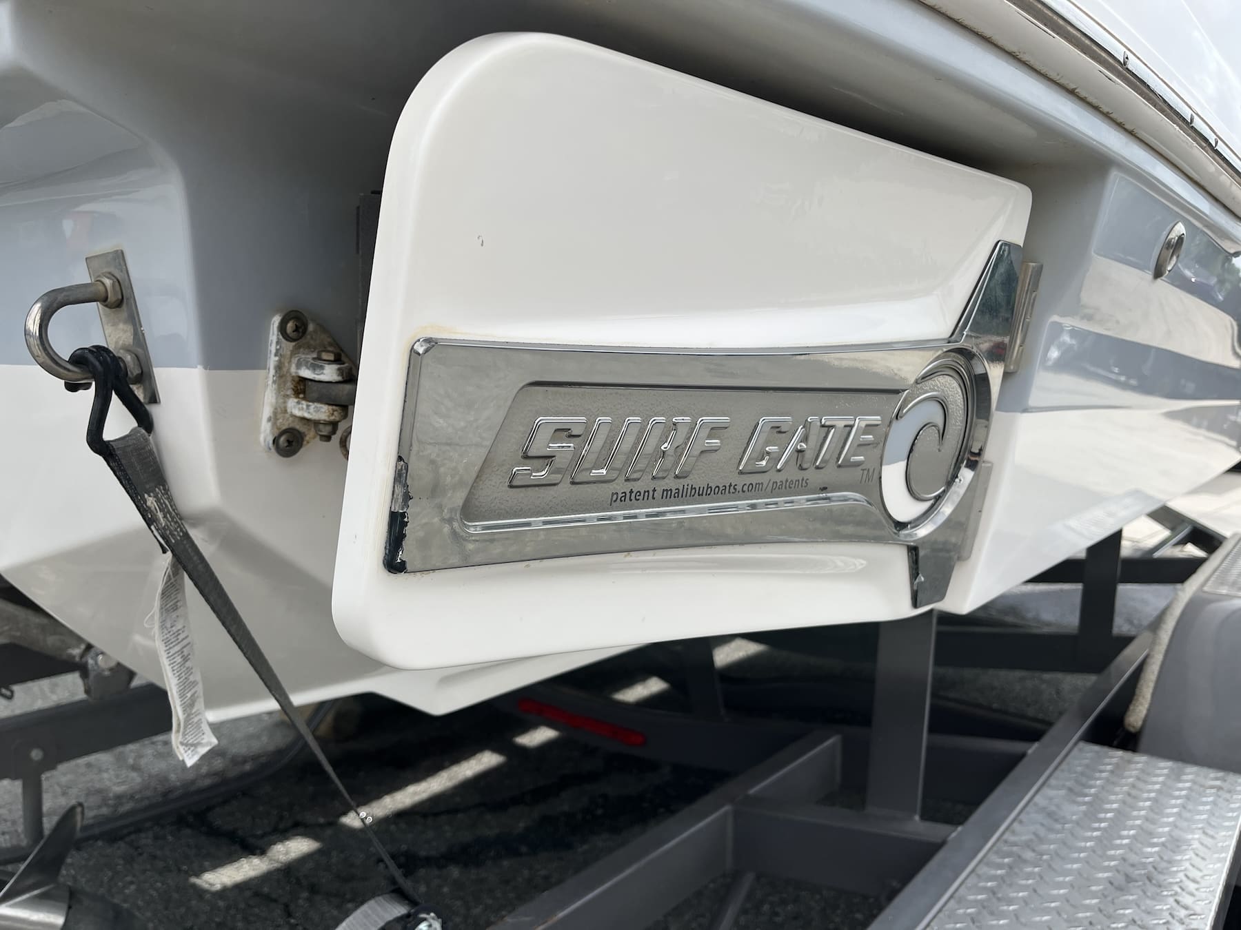 2019 Chaparral 23 H2O Surf boat