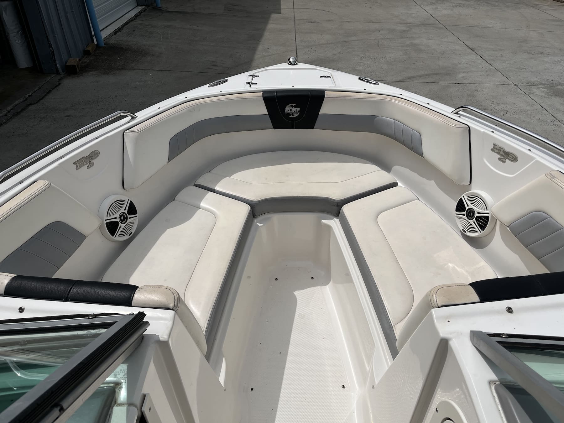 2019 Chaparral 23 H2O Surf boat