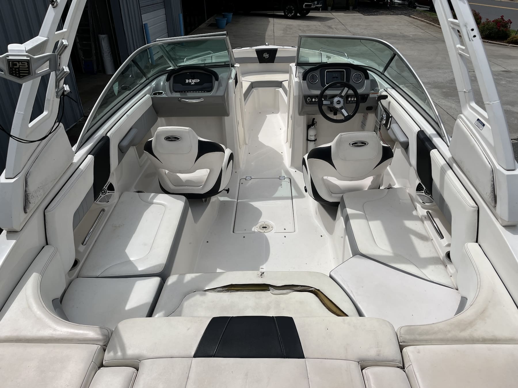 2019 Chaparral 23 H2O Surf boat