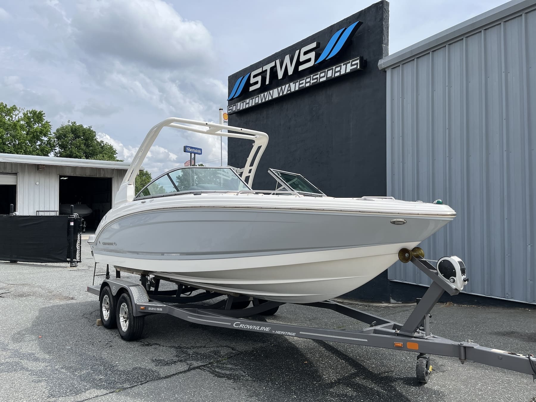 2019 Chaparral 23 H2O Surf boat