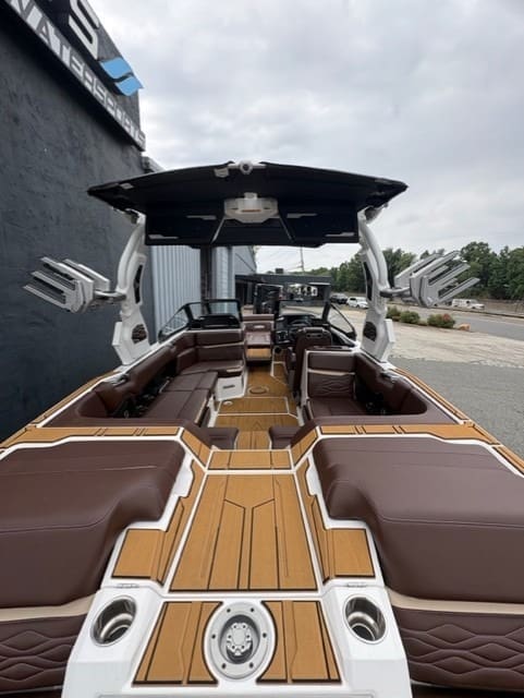 2025 - Supra - SA 400 - boat - White / Tan - SouthTown Watersports - Charlotte, NC - gallery image