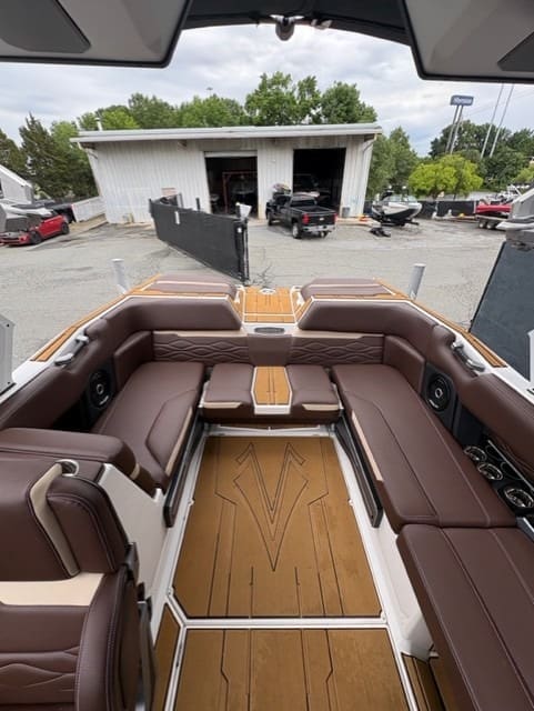 2025 - Supra - SA 400 - boat - White / Tan - SouthTown Watersports - Charlotte, NC - gallery image
