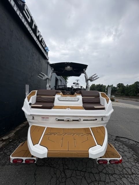 2025 - Supra - SA 400 - boat - White / Tan - SouthTown Watersports - Charlotte, NC - gallery image