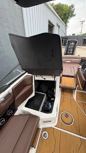 2025 - Supra - SA 400 - boat - White / Tan - SouthTown Watersports - Charlotte, NC - gallery image