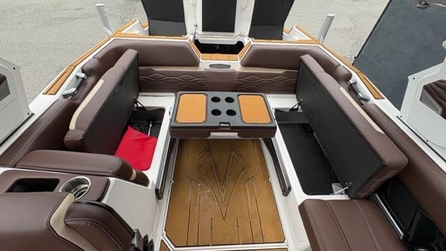 2025 - Supra - SA 400 - boat - White / Tan - SouthTown Watersports - Charlotte, NC - gallery image