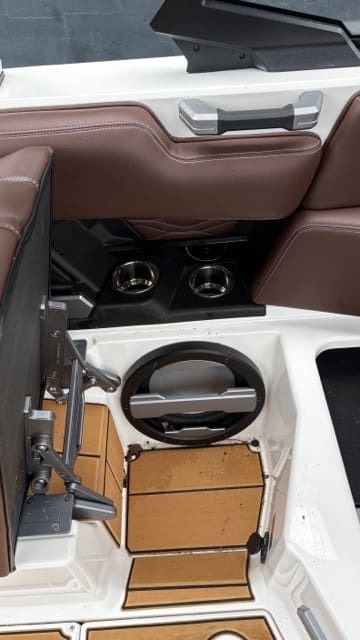 2025 - Supra - SA 400 - boat - White / Tan - SouthTown Watersports - Charlotte, NC - gallery image