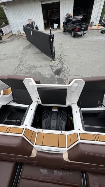 2025 - Supra - SA 400 - boat - White / Tan - SouthTown Watersports - Charlotte, NC - gallery image