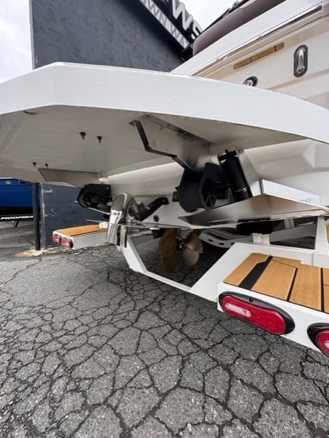 2025 - Supra - SA 400 - boat - White / Tan - SouthTown Watersports - Charlotte, NC - gallery image