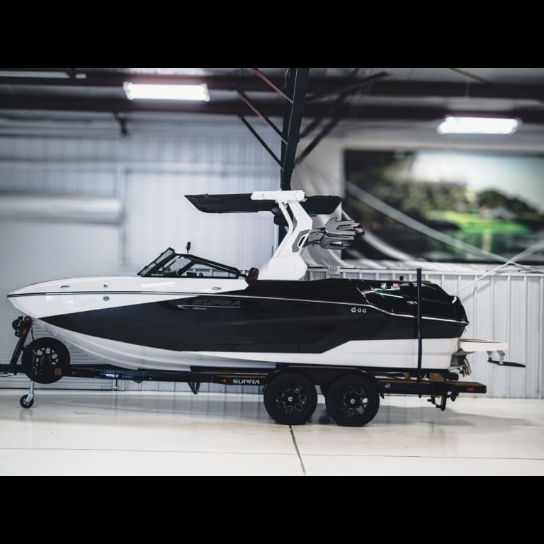 2027 - Supra - R225 - boat - Eclipse Flake / Pure White / Pecan - SouthTown Watersports - Charlotte, NC - featured image