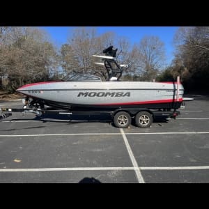 Moomba Mojo 2019 Gray boat