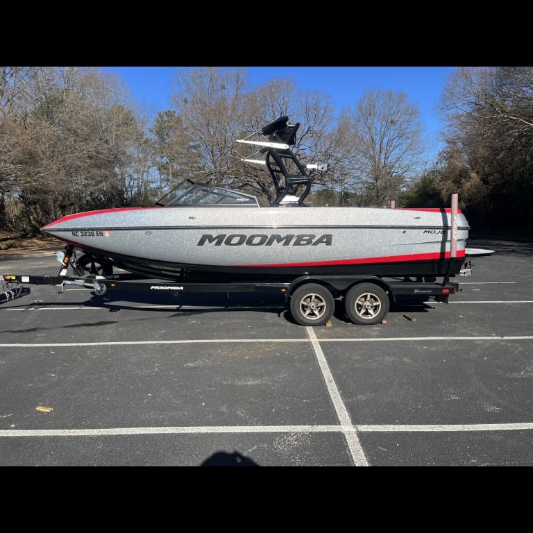 Moomba Mojo 2019 Gray boat