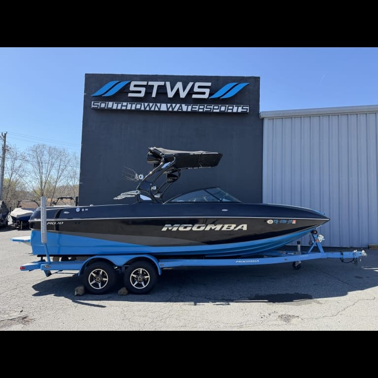 2016 Moomba Mojo boat