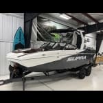 2026 - Supra - SA 400 - boat - White/Dark Graphite / Walnut - SouthTown Watersports - Charlotte, NC - gallery image