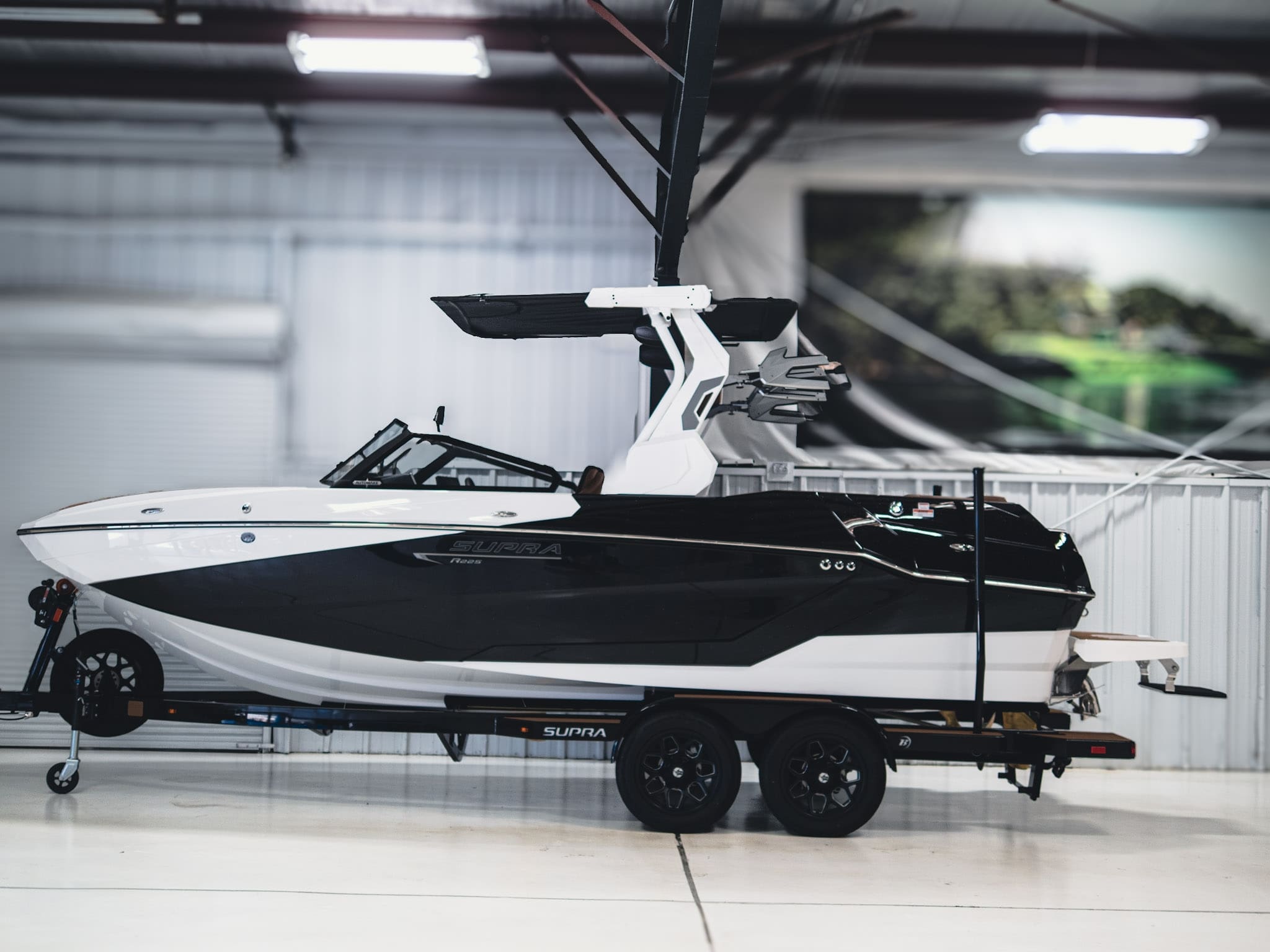2027 - Supra - R225 - boat - Eclipse Flake / Pure White / Pecan - SouthTown Watersports - Charlotte, NC - featured image